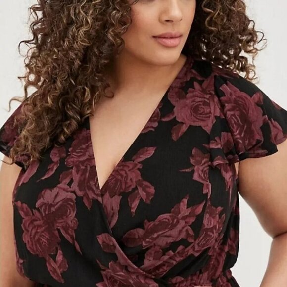 Torrid Plus Size 2 Black Red Floral Gauze Tie Back V Neck Shorts Romper 18-20 - Picture 4 of 11